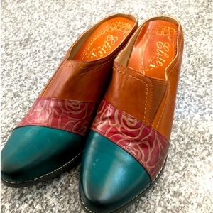 All leather pumps never worn nice colors for fall